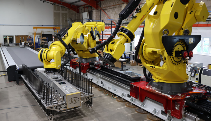 At Loop Technology: The latest FibreLINE build with the new Q-Line Cutter. Partnership_Loop (2)